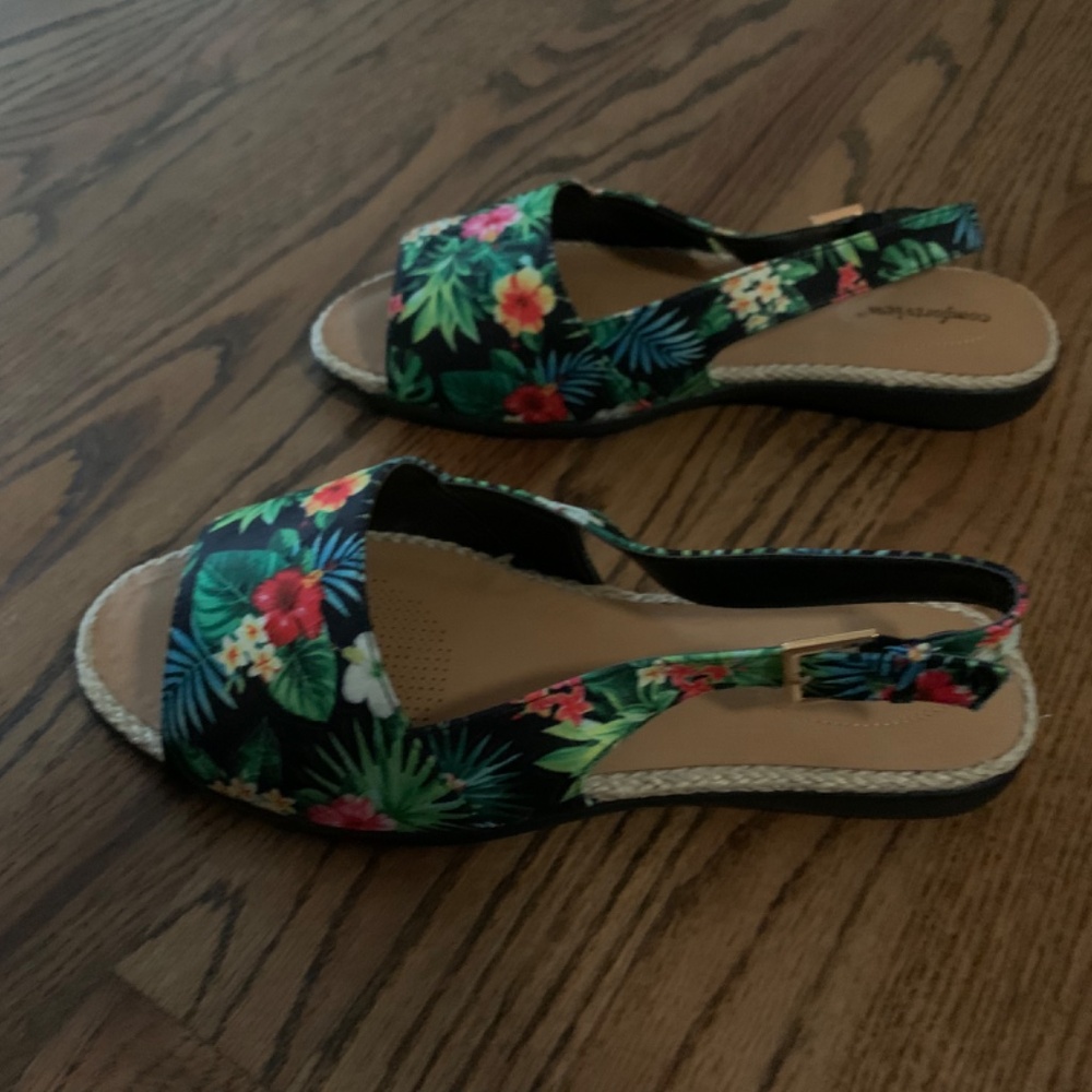 Sandals - Picture 2 of 2